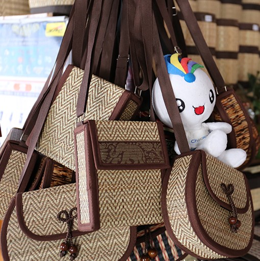กระเป๋า (ผลิตภัณฑ์จากกก)